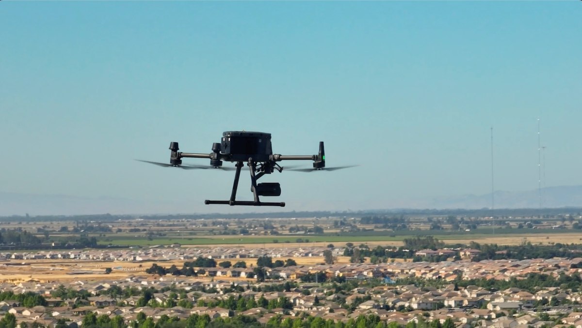 california cop drones 400 feet flock aerodrome